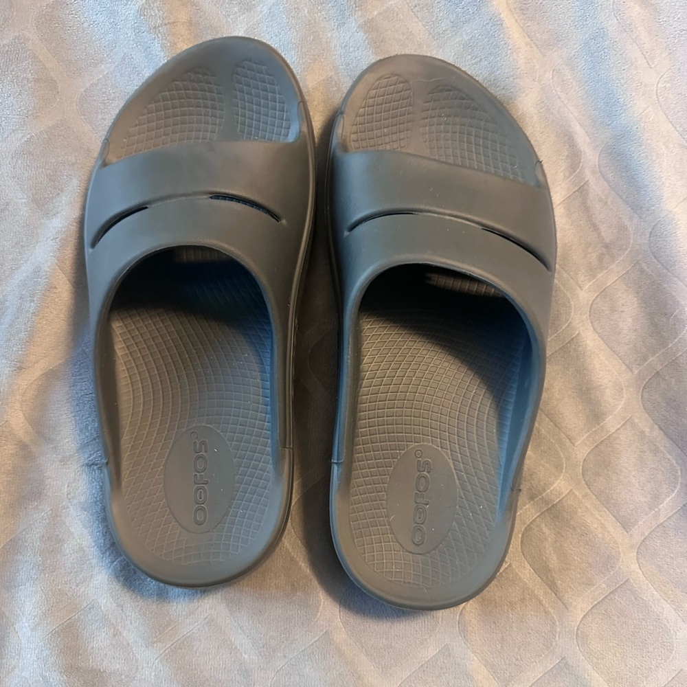 Oofos slides. Slate color.